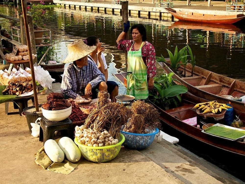 Tha Kha Floating Market