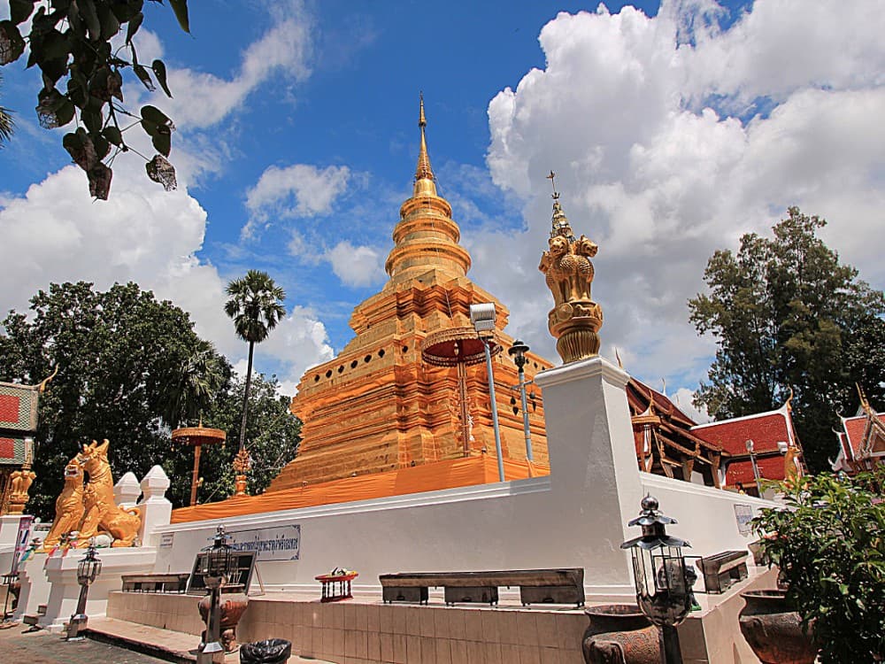 Wat Phra That Doi Chom Thong