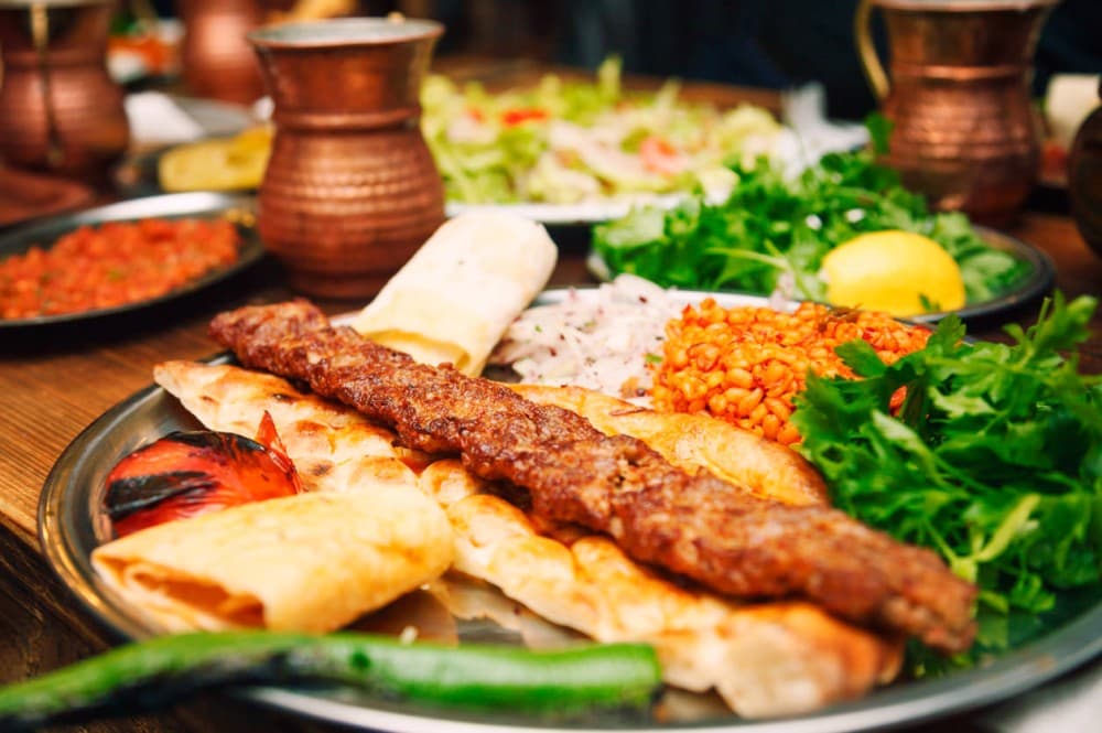 A Food Lover’s Guide to Altınkum: Where to Eat and What to Try
