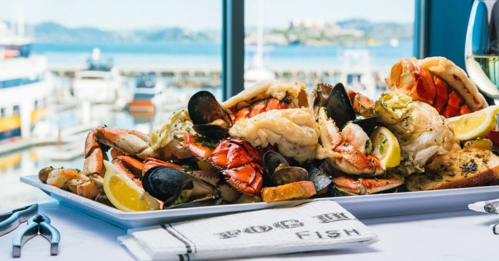 A Foodie's Guide to Praia: Best Restaurants and Local Delicacies