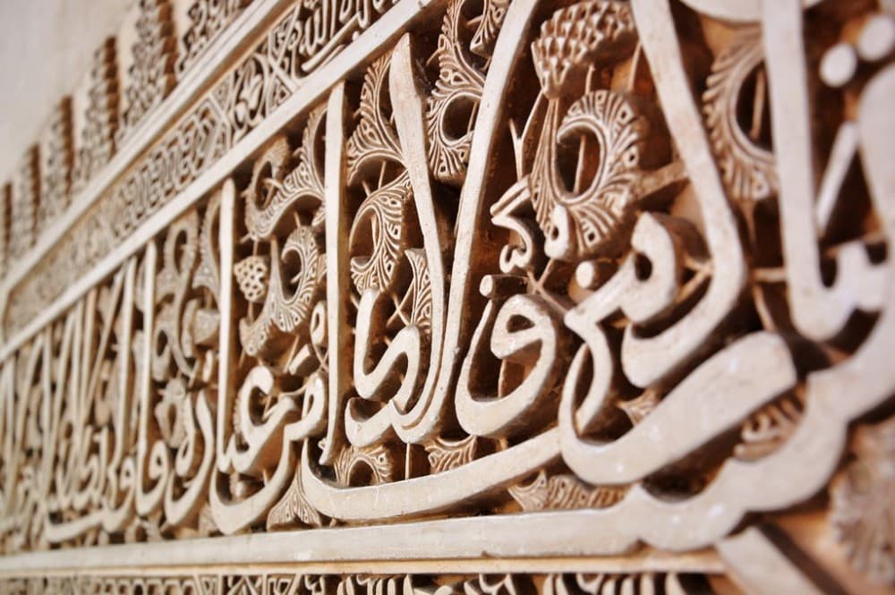 Shopping in Medina: Where to Find Unique Souvenirs and Local Crafts