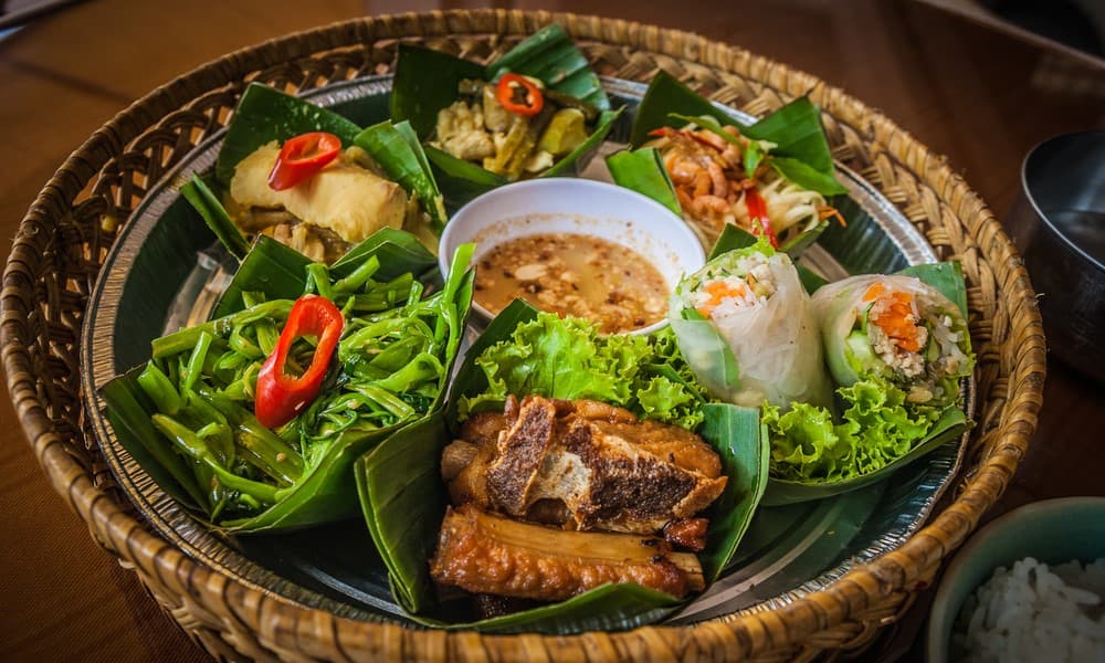A Food Lover’s Guide to Phnom Penh: Best Places to Eat and Drink