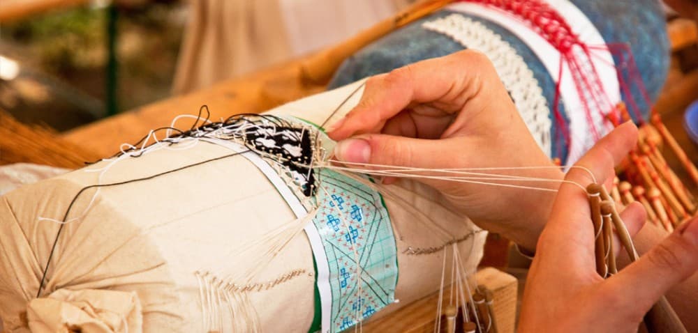 Shopping in Medina: Where to Find Unique Souvenirs and Local Crafts