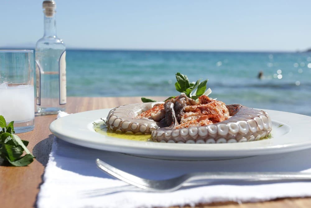 A Taste of Mykonos: Best Local Dishes and Where to Eat Them
