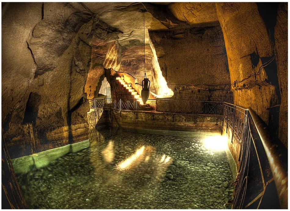 A First Timer’s Guide to Exploring Naples: Must-See Sights and Hidden Gems