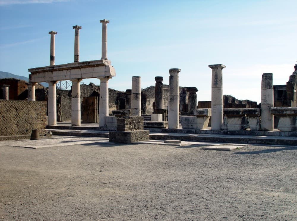 Top 5 Must-See Attractions in Pompeii: A First-Timer’s Guide