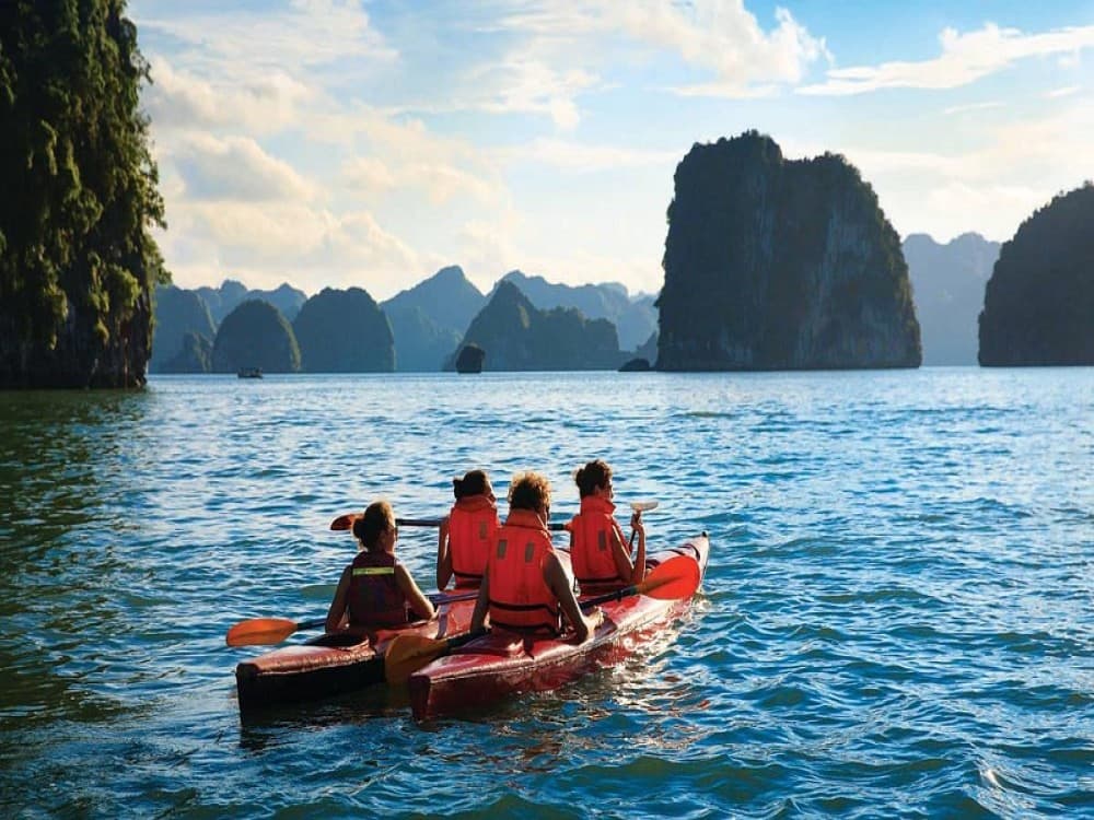 Ha-Long : A Day in Ha Long: How to Make the Most of Your Time in this Coastal Paradise | ®ExcursionMania
