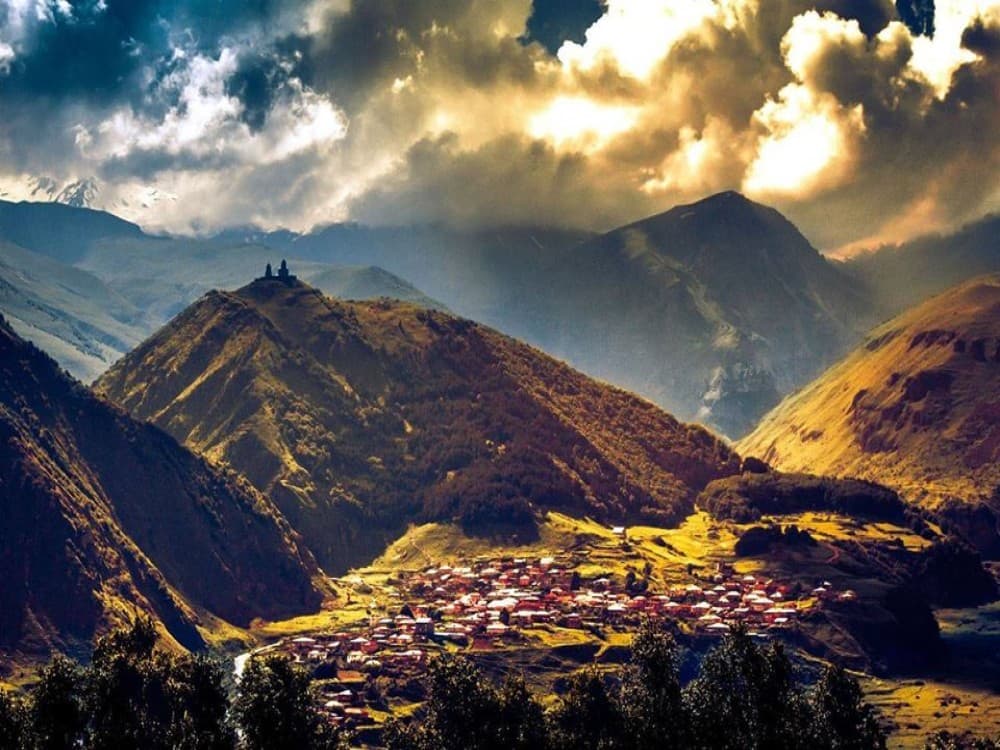 Stepantsminda  : Stepantsminda in One Day: How to Make the Most of Your Trip | ®ExcursionMania