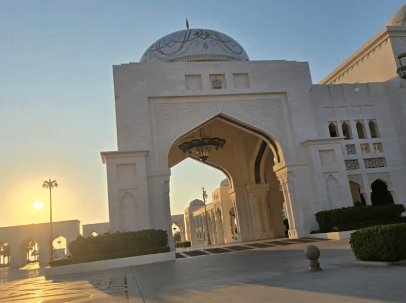 Dubai: Abu Dhabi Day-Trip Grand Mosque, Royal Palace & Lunch | ®ExcursionMania