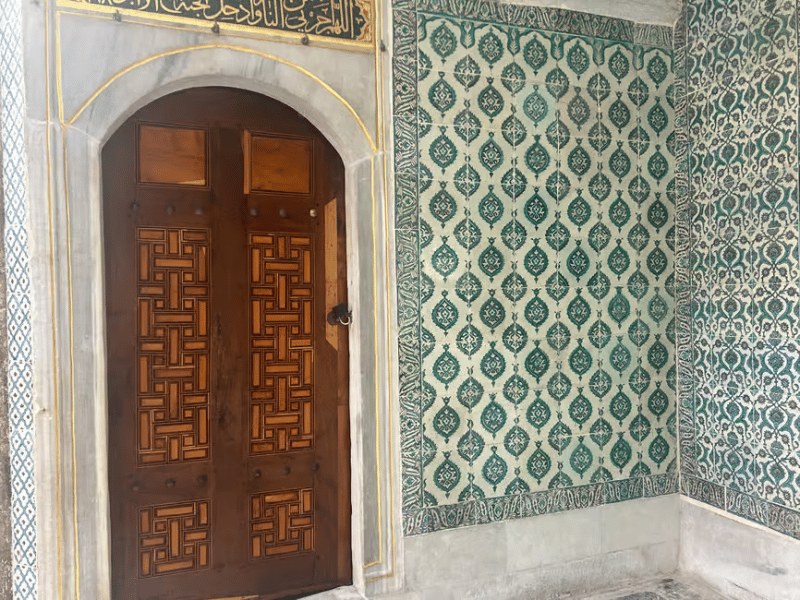 Istanbul: Topkapi and Harem Tour with Skip-the-Line Ticket | ®ExcursionMania - Image 1