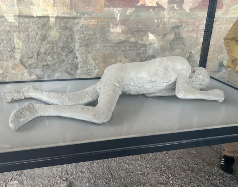 From Sorrento: Pompeii and Vesuvius Guided Tour with Lunch | ®ExcursionMania
