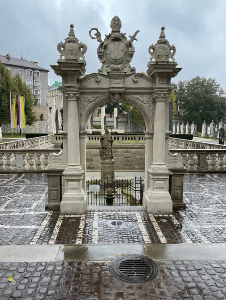 Krakow: Guided E-Scooter City Tour with Food Tastings | ®ExcursionMania