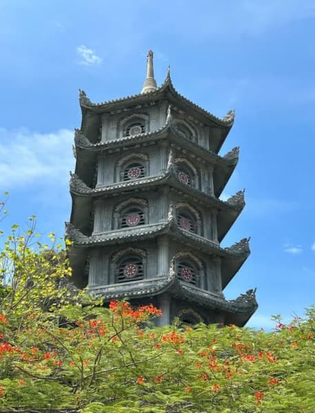 Hue to Hoi An by bus: Hai Van Pass, Lang Co, Marble mountain | ®ExcursionMania