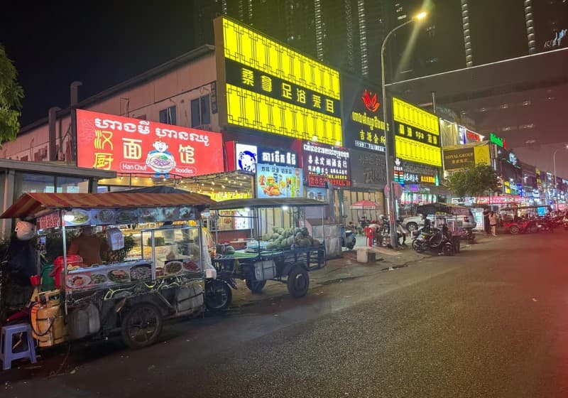 Phnom Penh: 9 Exciting Spots Evening Tuk-Tuk Tour | ®ExcursionMania - Image 3