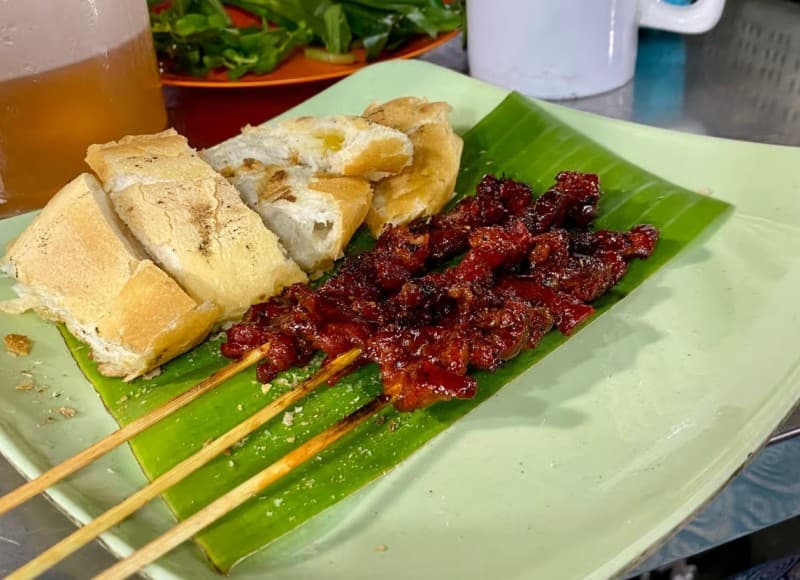 Phnom Penh: Evening Food Tour with Drinks & Tuk Tuk Included | ®ExcursionMania