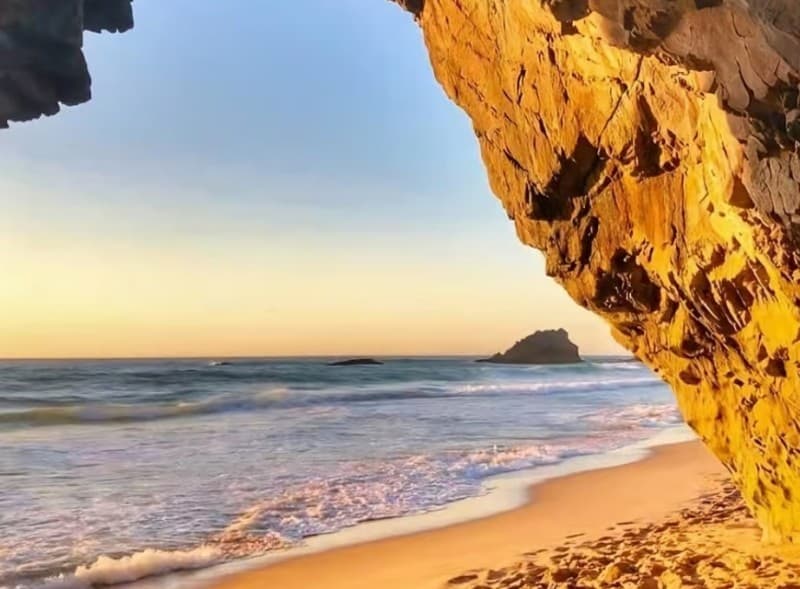 Lisbon Coast Tour: Paradise Beaches & Famous Beach Bars | ®ExcursionMania