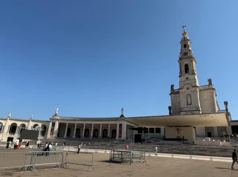 From Lisbon: Fatima, Batalha, Nazare, Obidos - Small Group | ®ExcursionMania