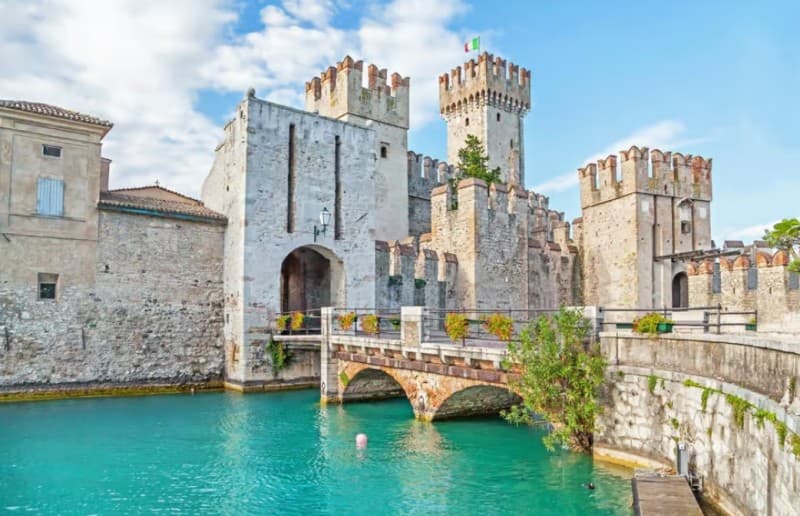 Milan: Verona Day Tour with a Lake Garda Cruise to Sirmione | ®ExcursionMania - Image 2