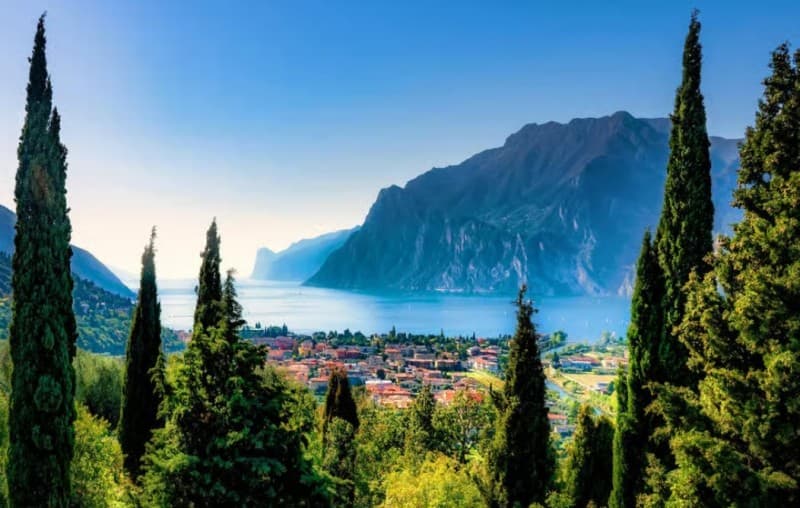 Milan: Verona Day Tour with a Lake Garda Cruise to Sirmione | ®ExcursionMania