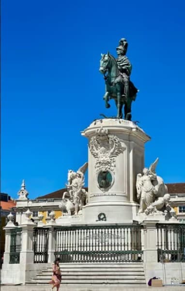 Lisbon: City Highlights and Viewpoints E-Bike Tour | ®ExcursionMania - Image 1
