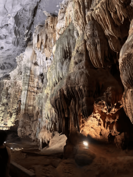 Phong Nha/Dong Hoi: Phong Nha Cave and Paradise Cave Tour | ®ExcursionMania