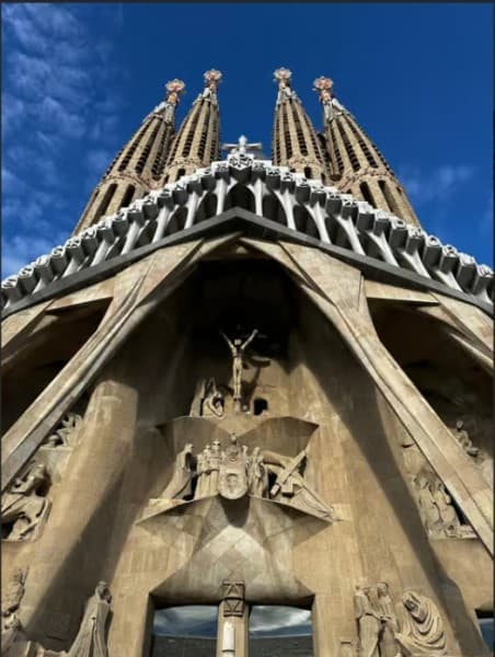 Barcelona: Sagrada Familia Skip-the-Line Entry Ticket & Tour | ®ExcursionMania