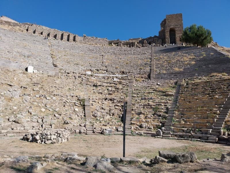 From Izmir: Pergamon Tour with Hotel Transfer & Lunch | ®ExcursionMania