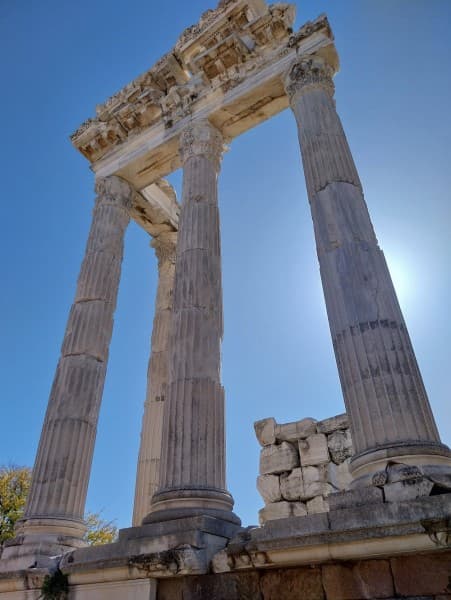 From Izmir: Pergamon Tour with Hotel Transfer & Lunch | ®ExcursionMania