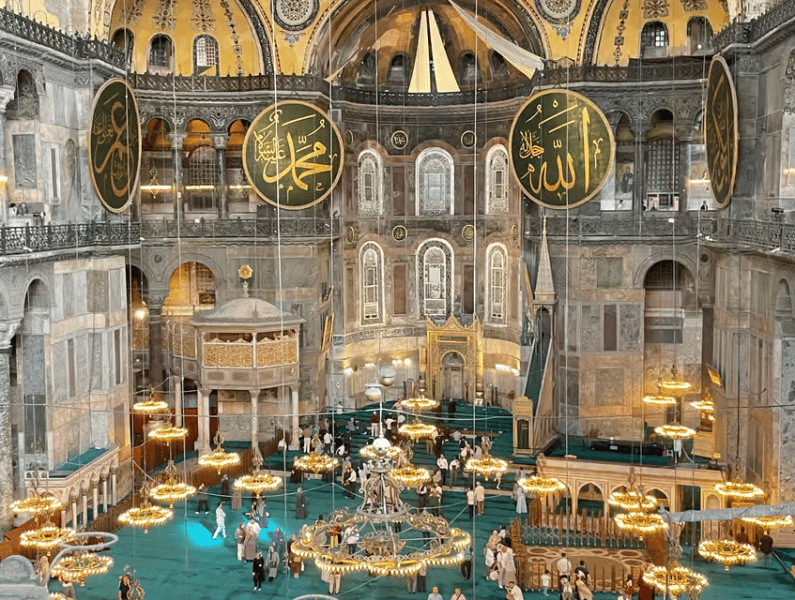 Combo: Hagia Sophia Basilica Cistern Optional Topkapi Palace | ®ExcursionMania