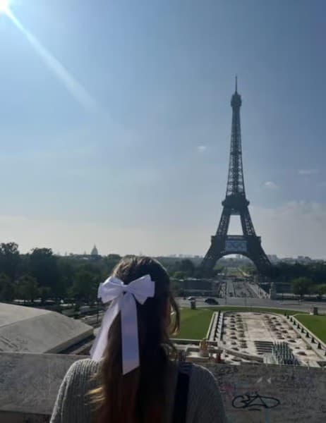 Paris: Eiffel Tower Photo Shoot | ®ExcursionMania - Image 2