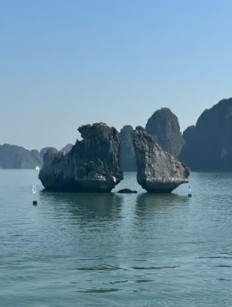 Hanoi: Islands & Caves Ha Long Cruise with Lunch & Kayaking | ®ExcursionMania