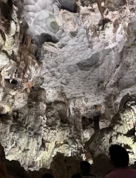 Hanoi: Islands & Caves Ha Long Cruise with Lunch & Kayaking | ®ExcursionMania