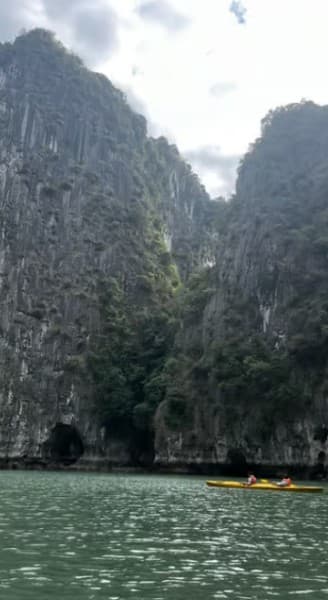 Hanoi: Islands & Caves Ha Long Cruise with Lunch & Kayaking | ®ExcursionMania