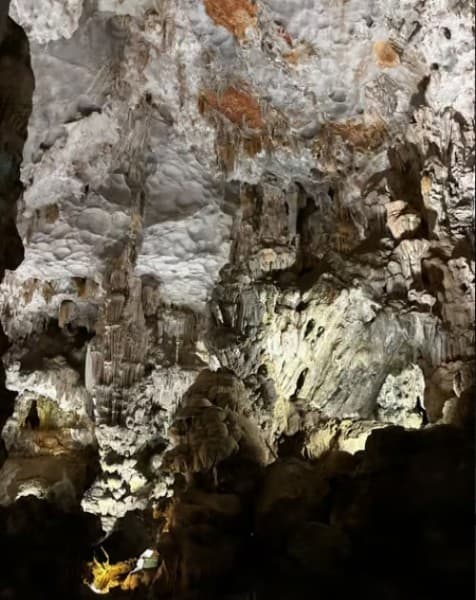 Hanoi: Islands & Caves Ha Long Cruise with Lunch & Kayaking | ®ExcursionMania