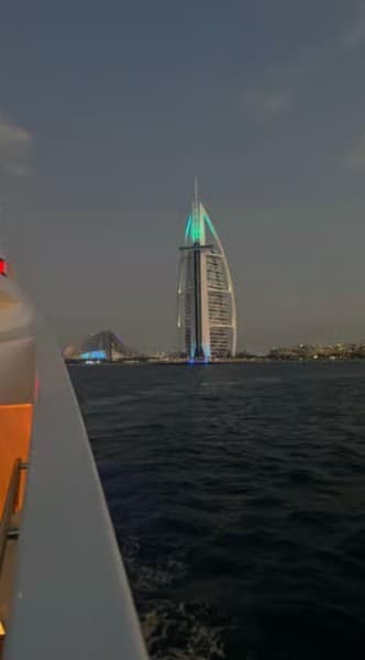 Dubai: Sunseeker Superyacht VIP Dinner, Drinks & Live DJ | ®ExcursionMania - Image 3