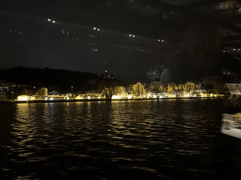 Prague: Sightseeing Dinner Cruise on Open-Top Glass Boat | ®ExcursionMania