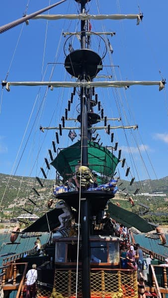 Alanya Pirate Boat Trip w/Lunch & Unlimited Soft Drinks | ®ExcursionMania - Image 1