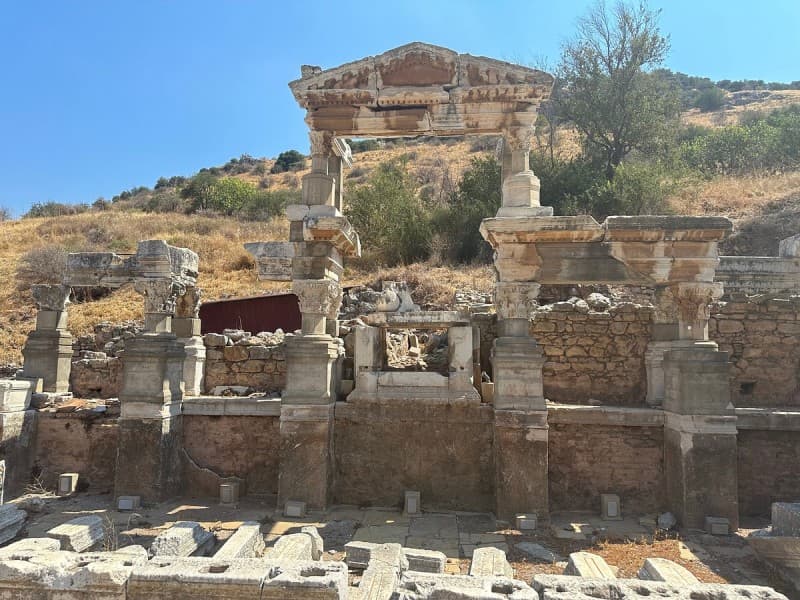 Icmeler: Ephesus Tour w/ Experience Museum & The Temple of Artemis | ®ExcursionMania