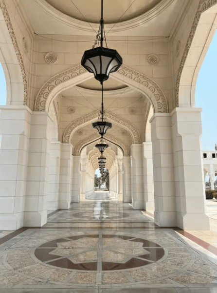 From Abu Dhabi: Grand Mosque Royal Palace and Etihad Tower | ®ExcursionMania