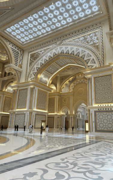 From Abu Dhabi: Grand Mosque Royal Palace and Etihad Tower | ®ExcursionMania
