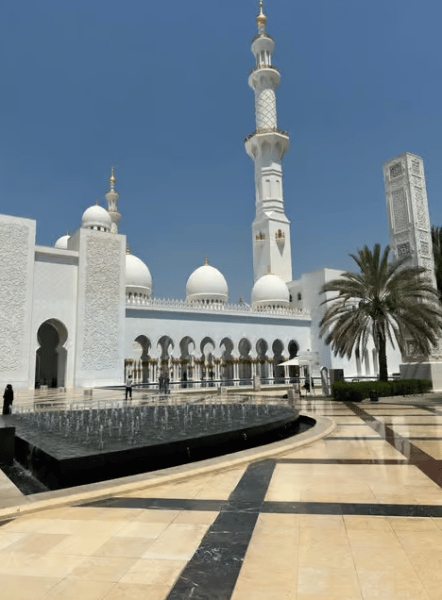 From Abu Dhabi: Grand Mosque Royal Palace and Etihad Tower | ®ExcursionMania