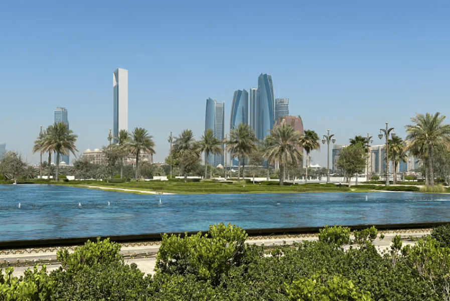From Abu Dhabi: Grand Mosque Royal Palace and Etihad Tower | ®ExcursionMania