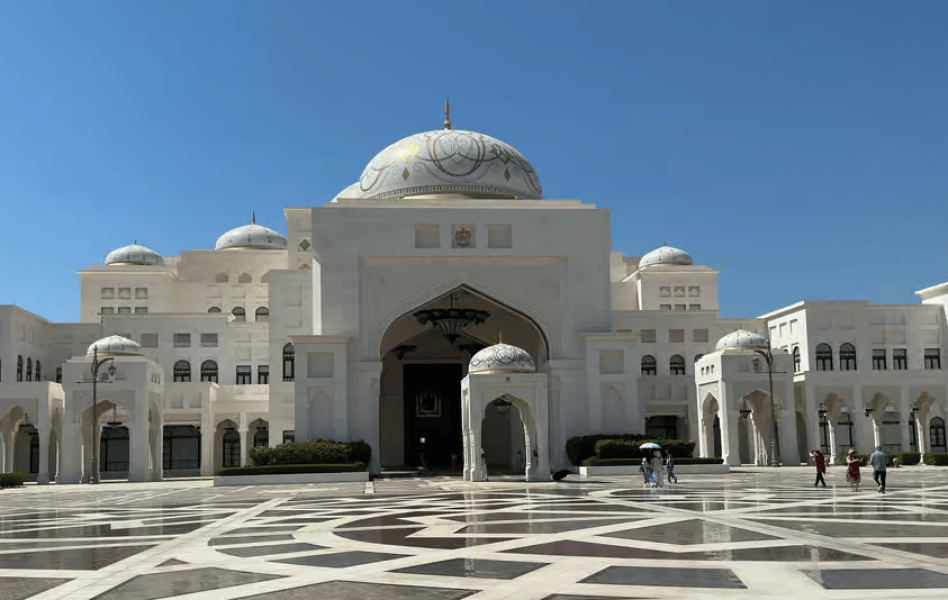 From Abu Dhabi: Grand Mosque Royal Palace and Etihad Tower | ®ExcursionMania