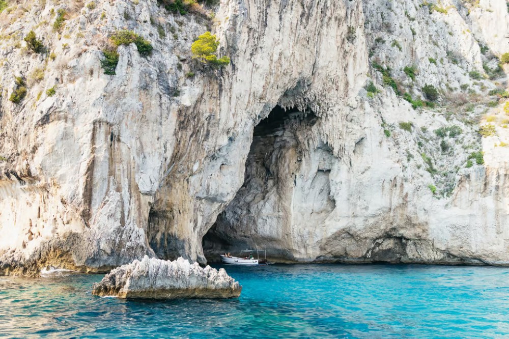 Capri: Island Boat Trip with Grottos