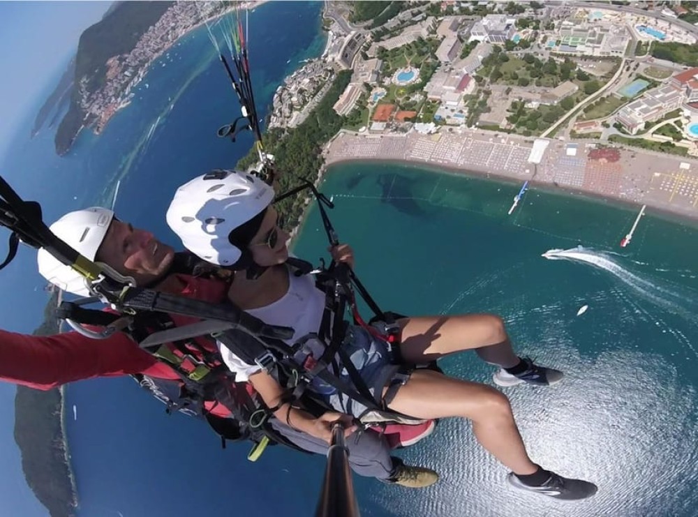 Budva: Paragliding Flying Experience