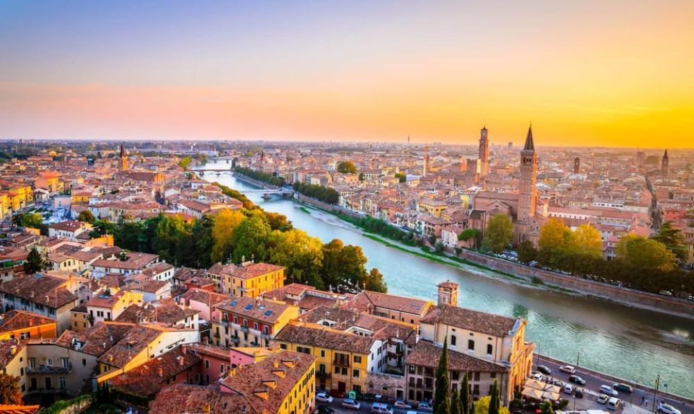 Milan: Verona Day Tour with a Lake Garda Cruise to Sirmione