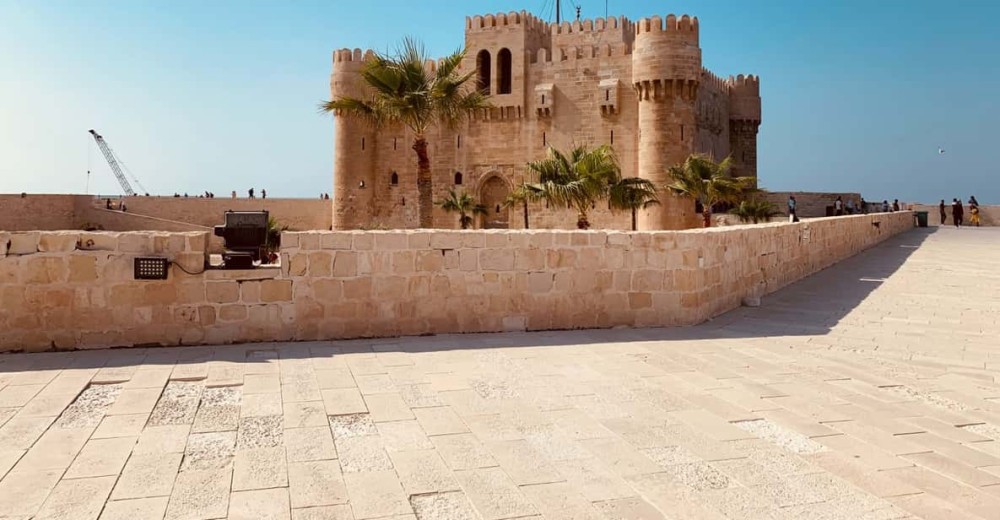 Alexandria Day Tour: Pompeys Pillar, Catacombs & Citadel Tour