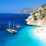 Does Antalya have sandy beaches