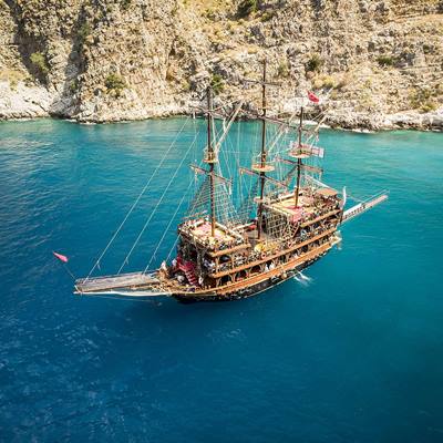 Piratenbootfahrt vom Strand von Lara